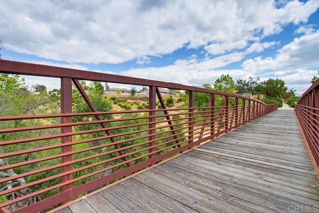 352 Tom McGuinness Jr Circle, Fallbrook, CA 92028