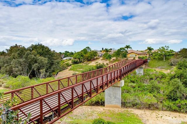 352 Tom McGuinness Jr Circle, Fallbrook, CA 92028