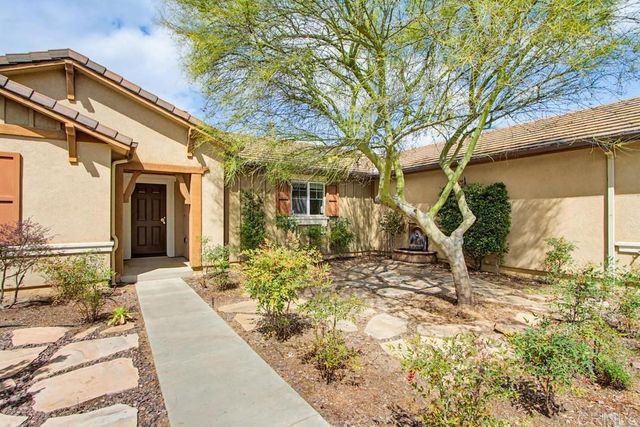 352 Tom McGuinness Jr Circle, Fallbrook, CA 92028