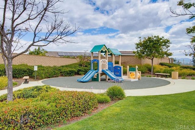 352 Tom McGuinness Jr Circle, Fallbrook, CA 92028