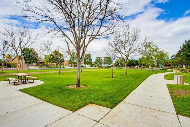 352 Tom McGuinness Jr Circle, Fallbrook, CA 92028