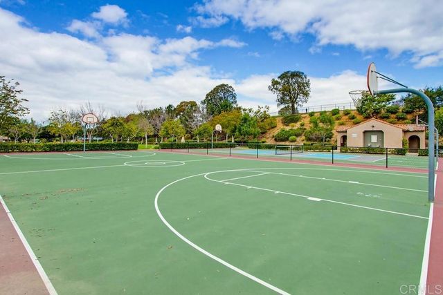 352 Tom McGuinness Jr Circle, Fallbrook, CA 92028