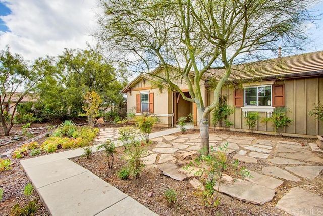 352 Tom McGuinness Jr Circle, Fallbrook, CA 92028