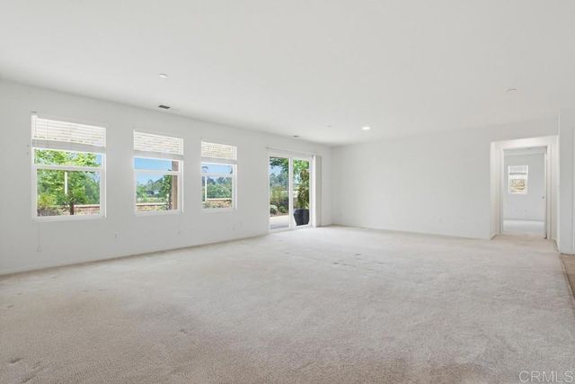 352 Tom McGuinness Jr Circle, Fallbrook, CA 92028
