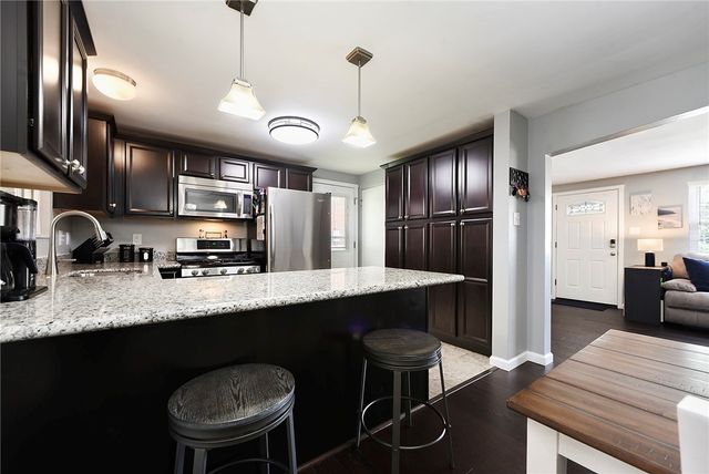 507 Rosewood Dr, Baldwin Boro, PA 15236