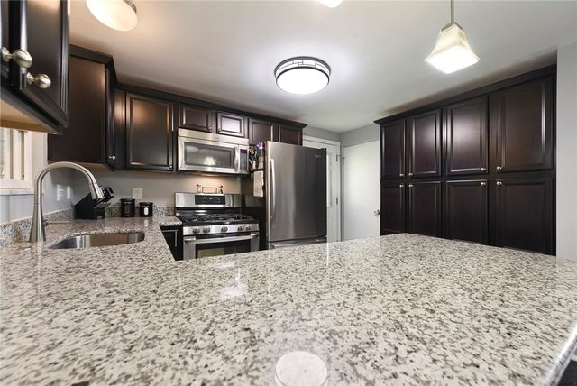 507 Rosewood Dr, Baldwin Boro, PA 15236