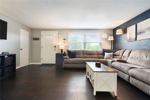 507 Rosewood Dr, Baldwin Boro, PA 15236