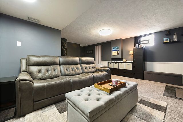 507 Rosewood Dr, Baldwin Boro, PA 15236