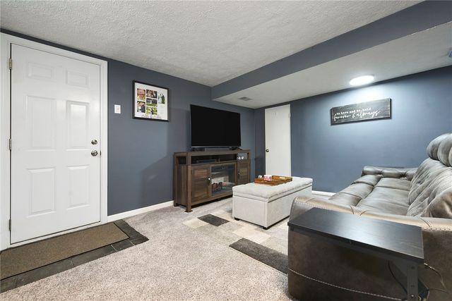 507 Rosewood Dr, Baldwin Boro, PA 15236
