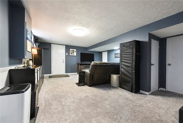 507 Rosewood Dr, Baldwin Boro, PA 15236