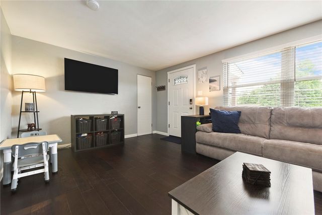 507 Rosewood Dr, Baldwin Boro, PA 15236