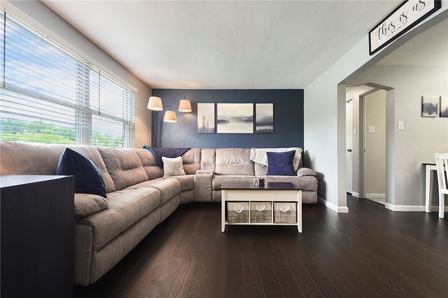 507 Rosewood Dr, Baldwin Boro, PA 15236