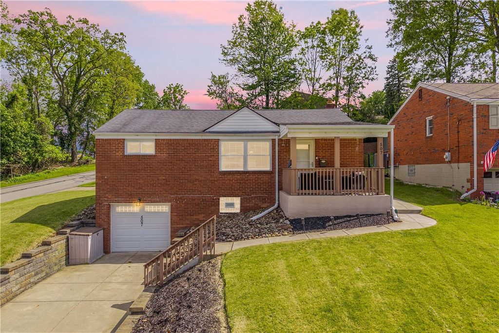507 Rosewood Dr, Baldwin Boro, PA 15236