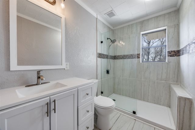 226 Glen Meadows Drive, Bonham, TX 75418