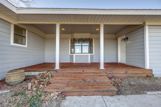 226 Glen Meadows Drive, Bonham, TX 75418