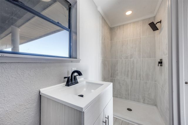 226 Glen Meadows Drive, Bonham, TX 75418