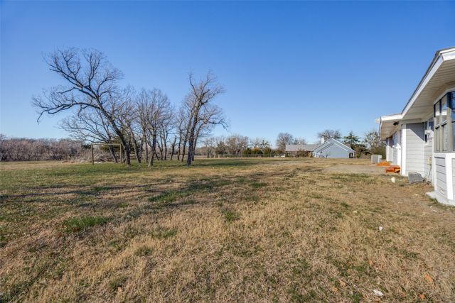 226 Glen Meadows Drive, Bonham, TX 75418