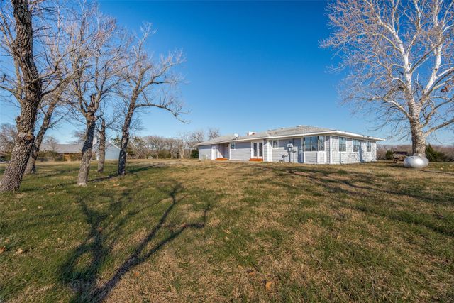 226 Glen Meadows Drive, Bonham, TX 75418