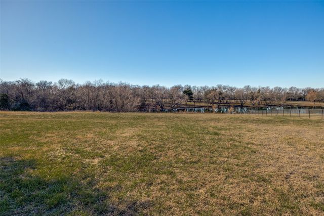 226 Glen Meadows Drive, Bonham, TX 75418