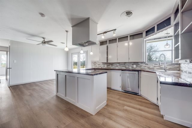 226 Glen Meadows Drive, Bonham, TX 75418