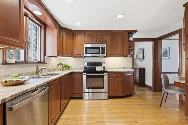 38 Morgan Avenue, Wakefield, MA 01880