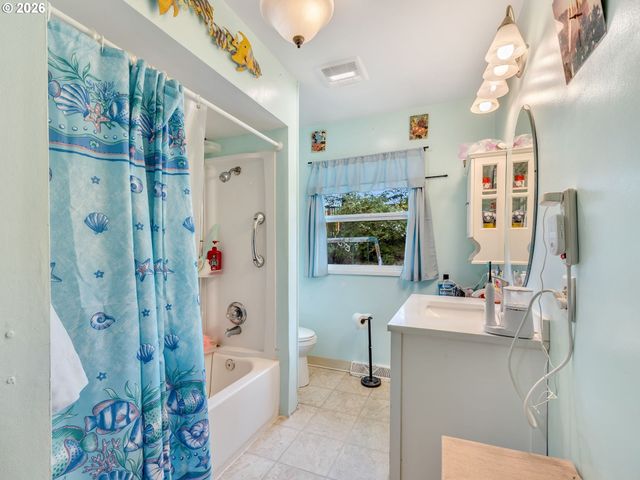 35302 LYNGSTAD HEIGHTS Ln, Astoria, OR 97103