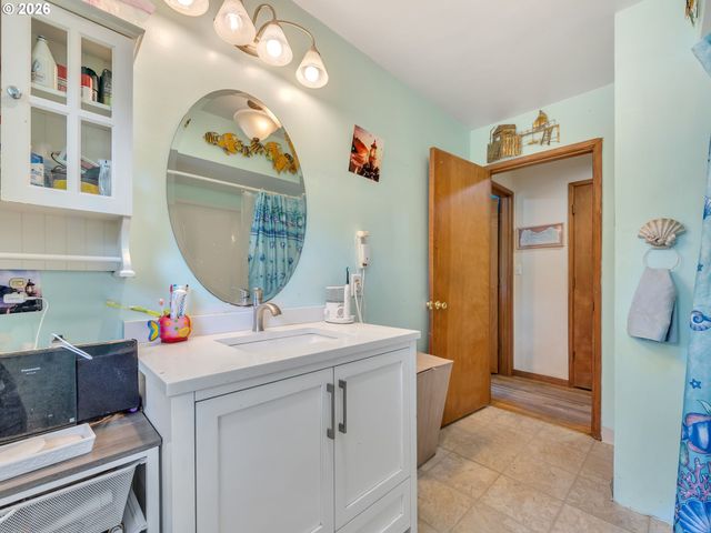 35302 LYNGSTAD HEIGHTS Ln, Astoria, OR 97103