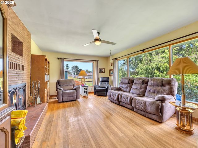 35302 LYNGSTAD HEIGHTS Ln, Astoria, OR 97103