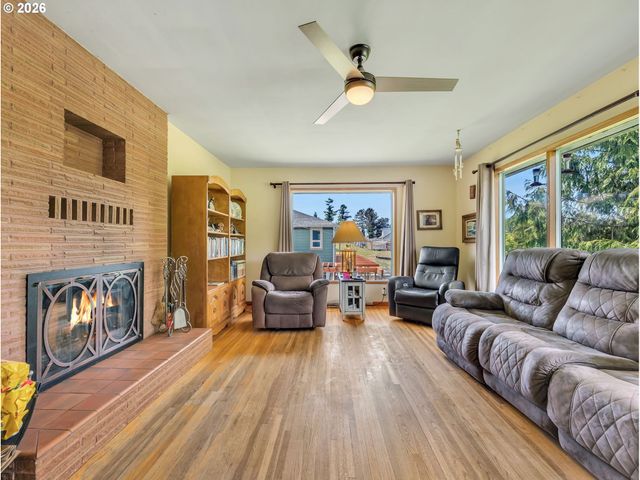 35302 LYNGSTAD HEIGHTS Ln, Astoria, OR 97103