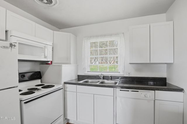 578 Bays View Court, Kingsport, TN 37660