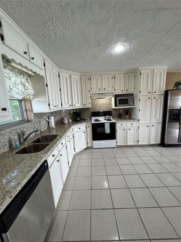 398 Lakeshore S, Onalaska, TX 77360