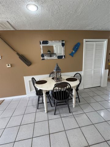 398 Lakeshore S, Onalaska, TX 77360