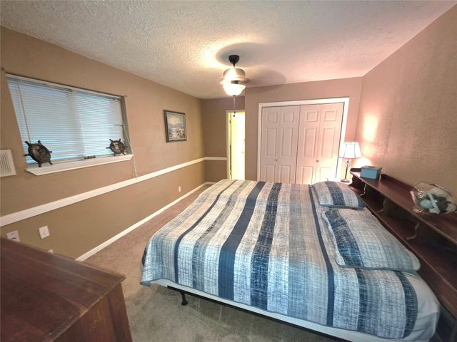 398 Lakeshore S, Onalaska, TX 77360