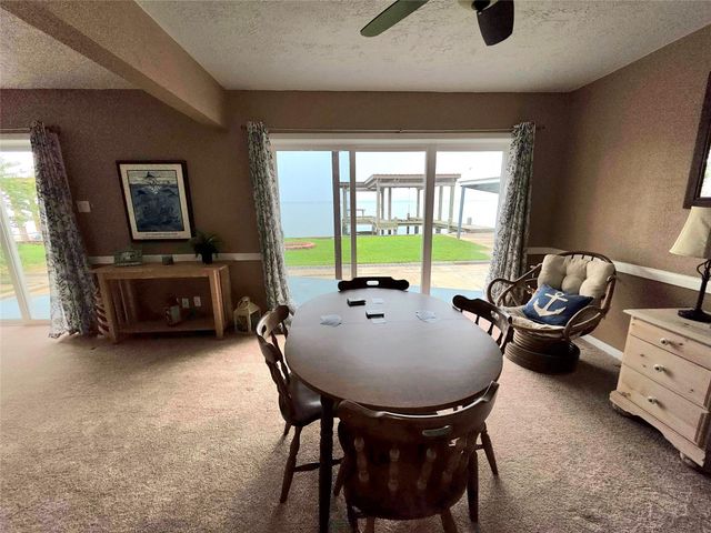 398 Lakeshore S, Onalaska, TX 77360