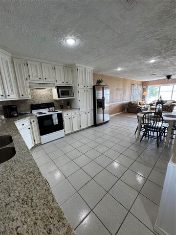398 Lakeshore S, Onalaska, TX 77360