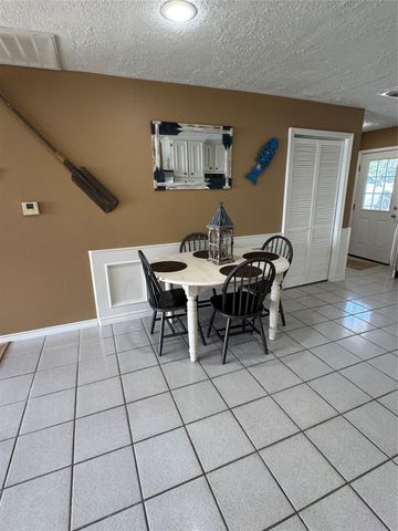 398 Lakeshore S, Onalaska, TX 77360