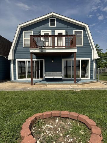 398 Lakeshore S, Onalaska, TX 77360
