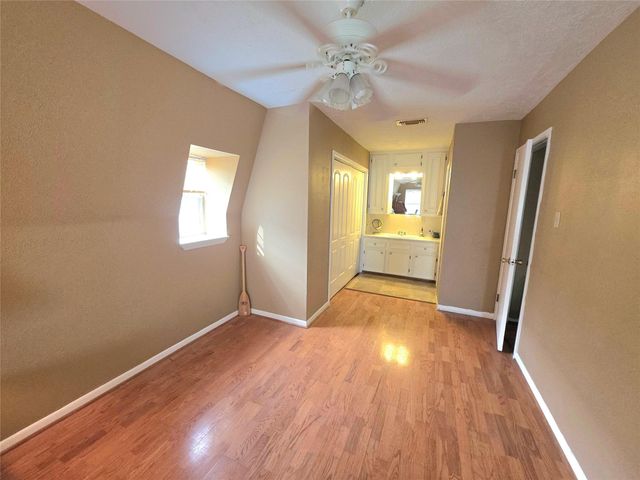 398 Lakeshore S, Onalaska, TX 77360
