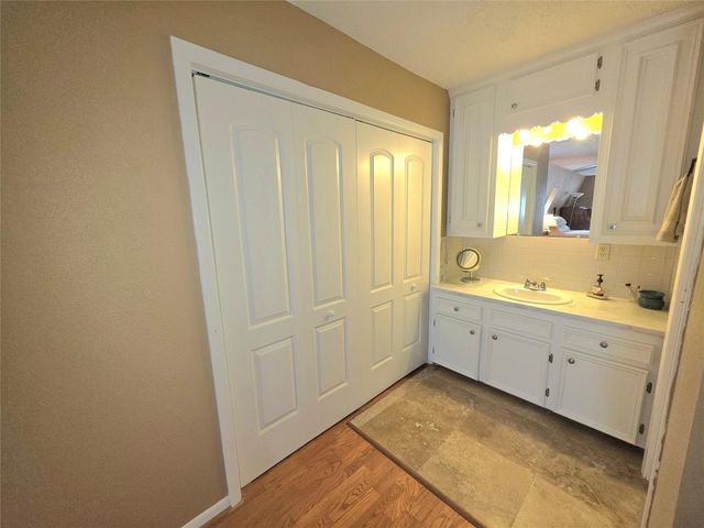 398 Lakeshore S, Onalaska, TX 77360