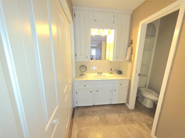 398 Lakeshore S, Onalaska, TX 77360