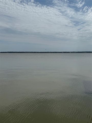 398 Lakeshore S, Onalaska, TX 77360