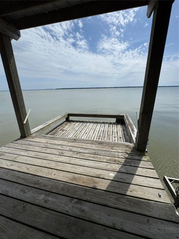398 Lakeshore S, Onalaska, TX 77360