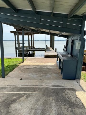 398 Lakeshore S, Onalaska, TX 77360