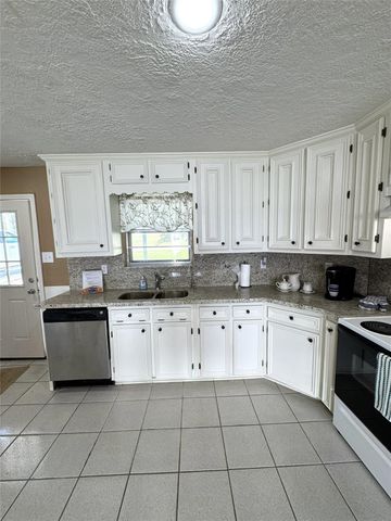 398 Lakeshore S, Onalaska, TX 77360