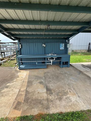 398 Lakeshore S, Onalaska, TX 77360
