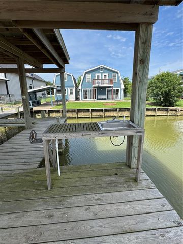 398 Lakeshore S, Onalaska, TX 77360