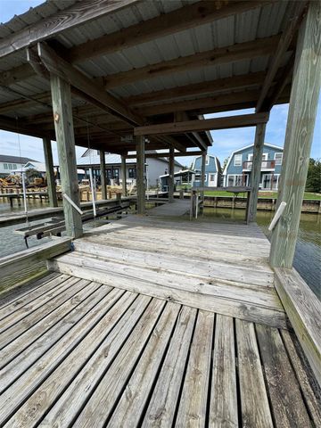 398 Lakeshore S, Onalaska, TX 77360