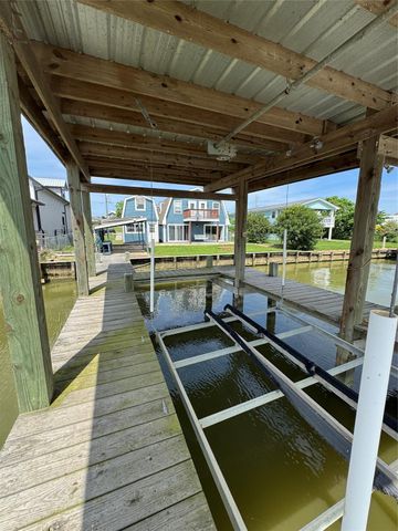 398 Lakeshore S, Onalaska, TX 77360