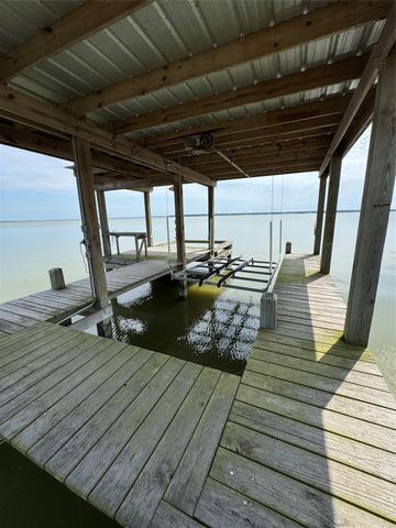 398 Lakeshore S, Onalaska, TX 77360