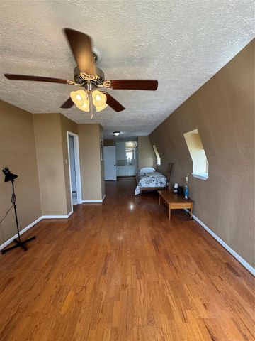 398 Lakeshore S, Onalaska, TX 77360